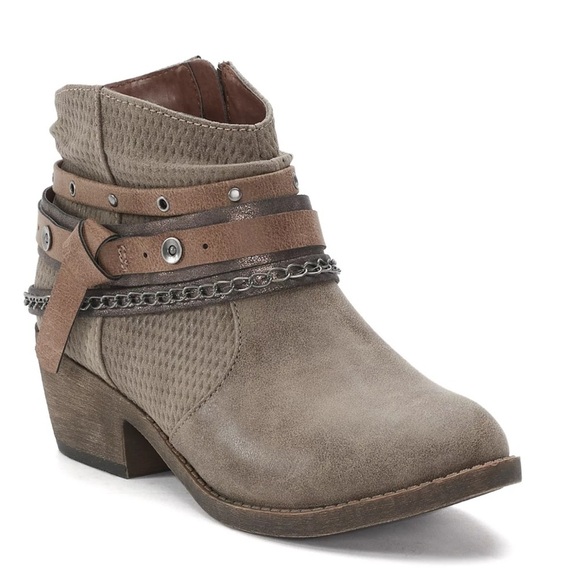 Kohl’s Redbud Strappy Ankle Boots In Stone - Picture 1 of 15